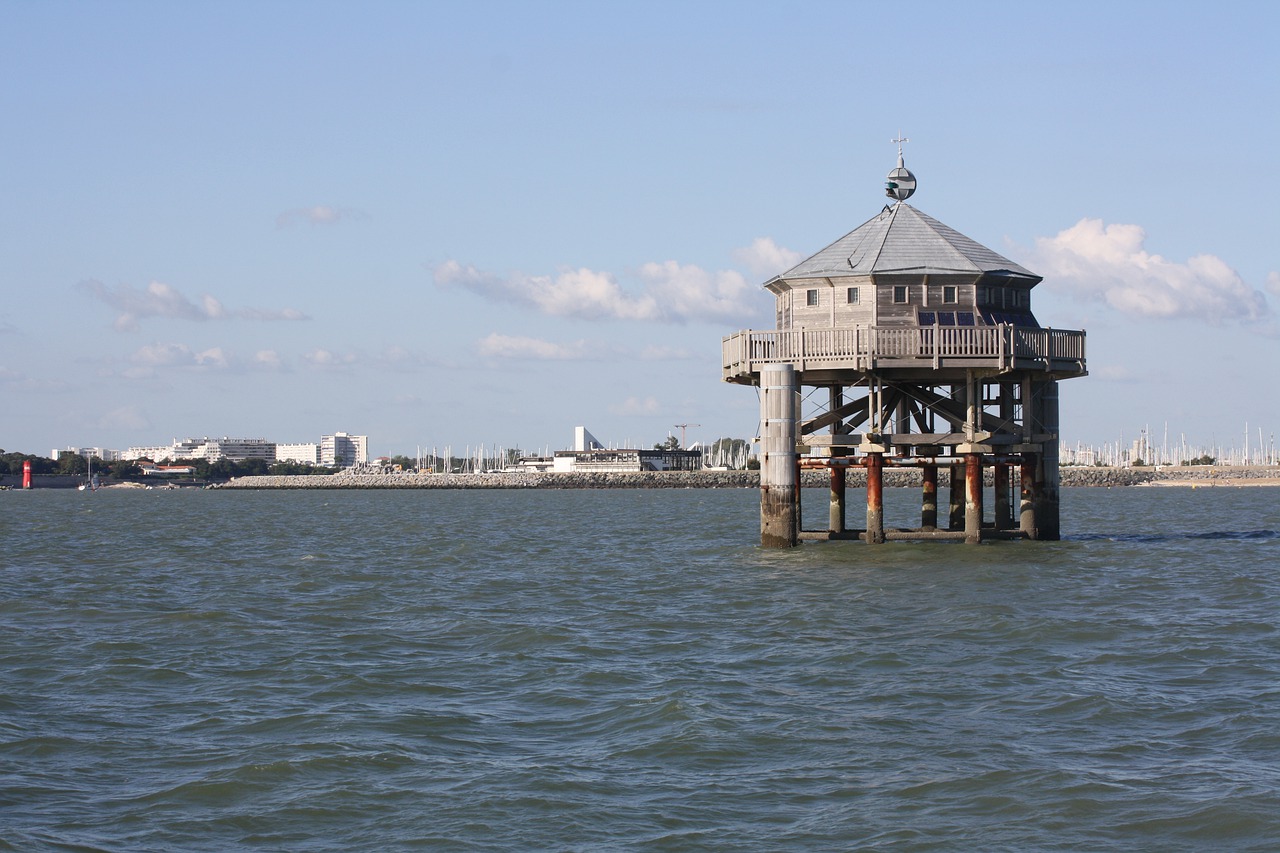 Le Phare du bout du monde plage des Minimes La Rochelle